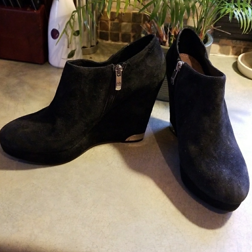 VINCE CAMUTO SUEDE WEDGE BOOTIES W/LEATHER LINING - Picture 1 of 3